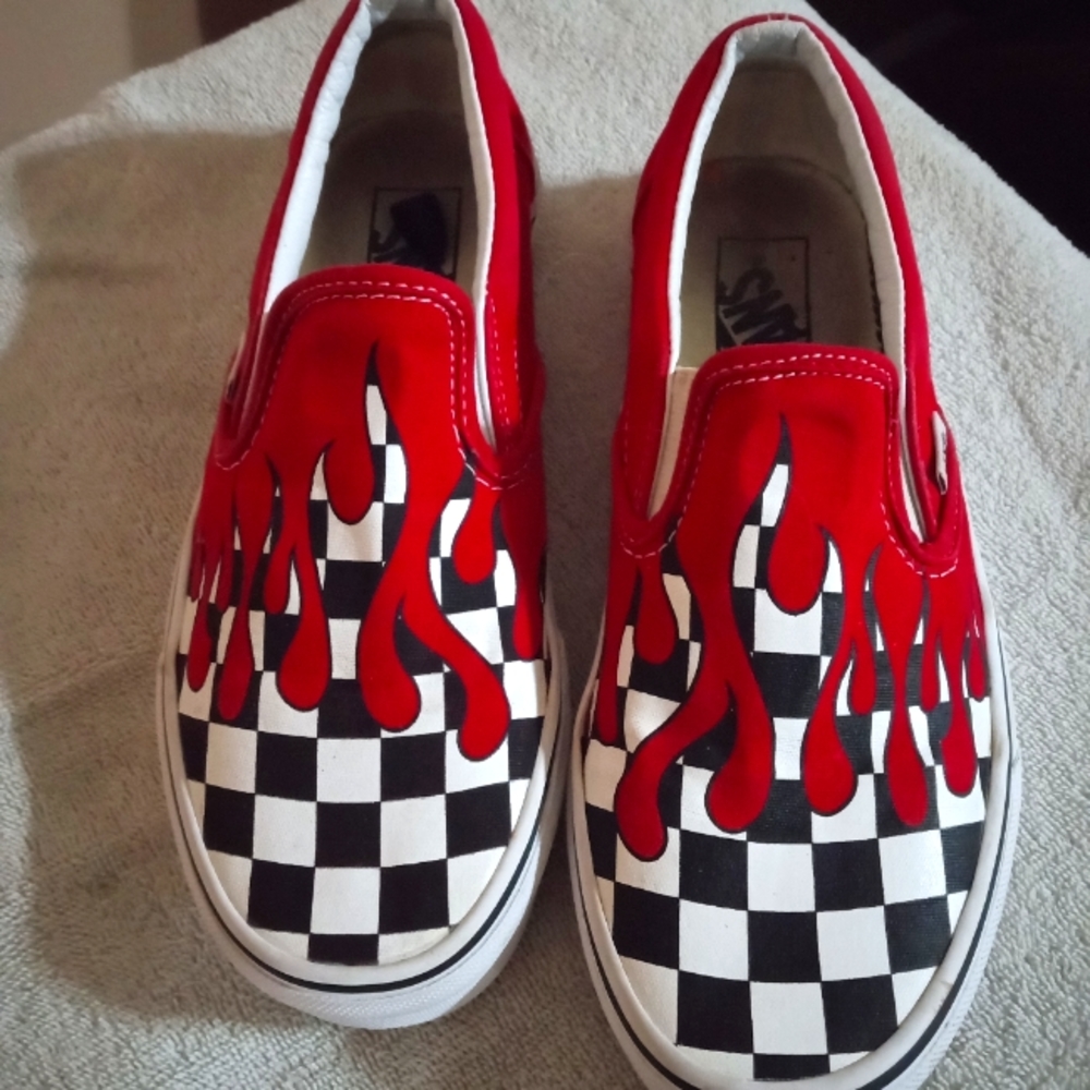 VANS - Picture 1 of 2